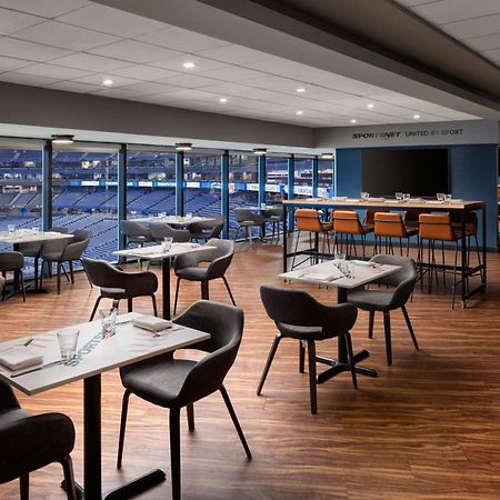 Toronto Marriott City Centre Hotel Екстериор снимка