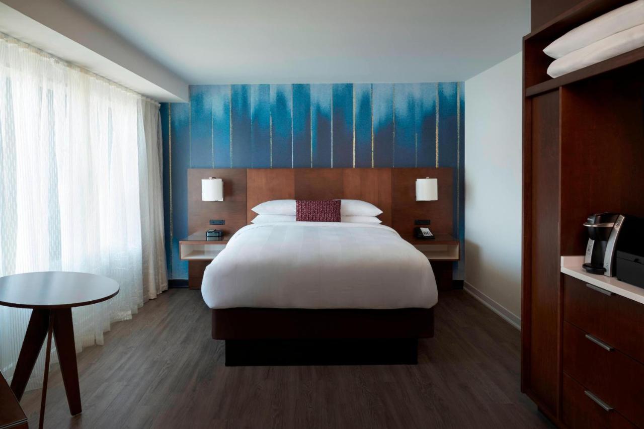 Toronto Marriott City Centre Hotel Екстериор снимка