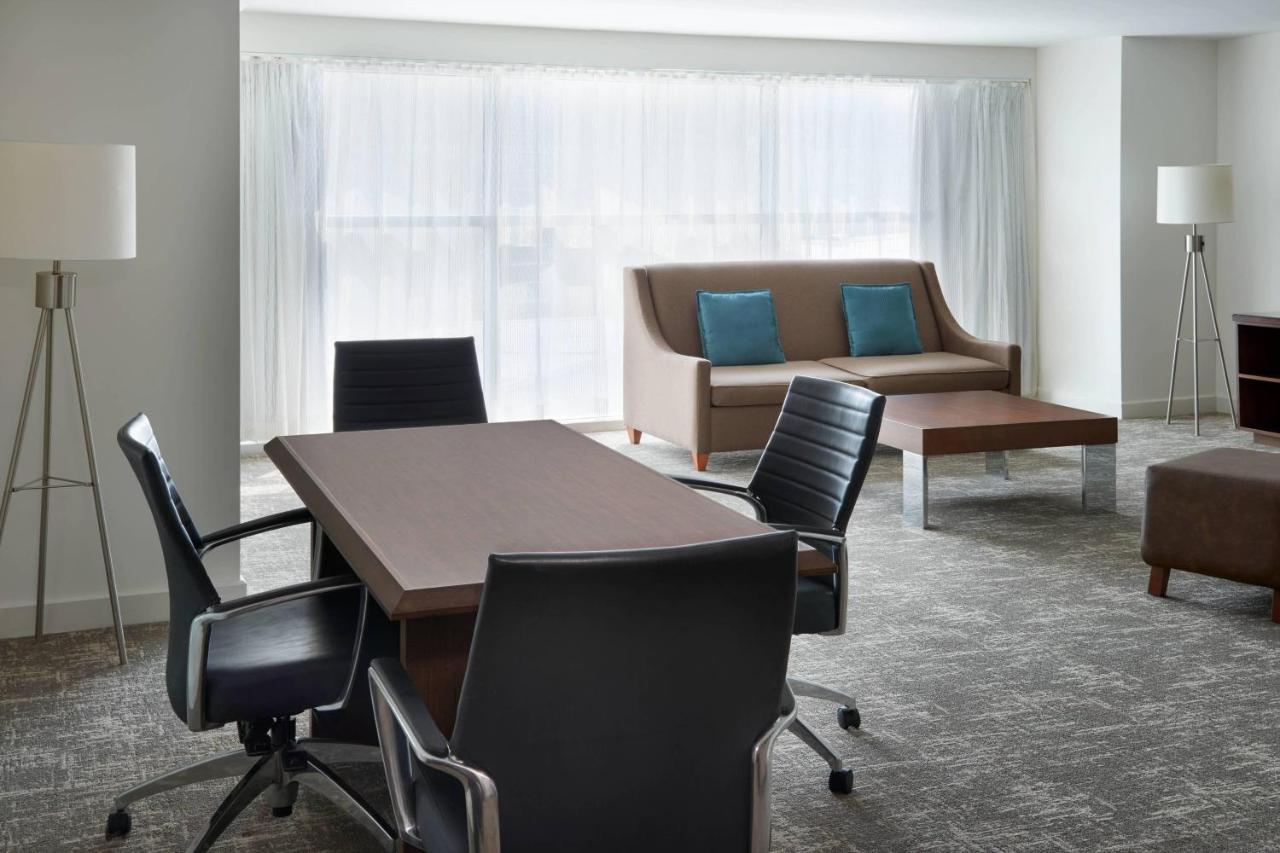 Toronto Marriott City Centre Hotel Екстериор снимка