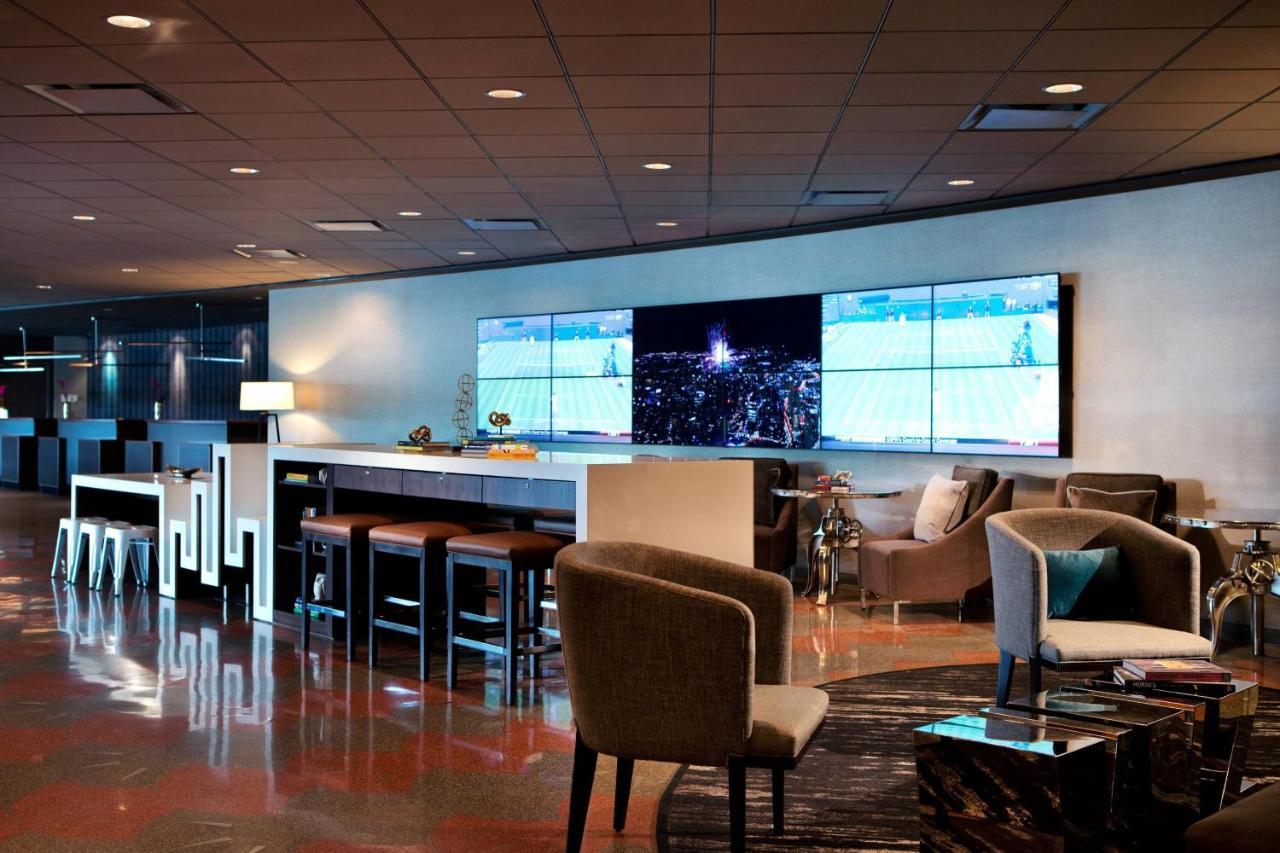 Toronto Marriott City Centre Hotel Екстериор снимка