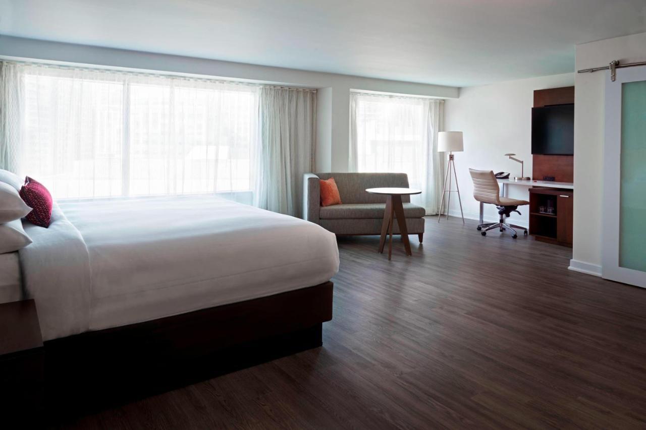 Toronto Marriott City Centre Hotel Екстериор снимка