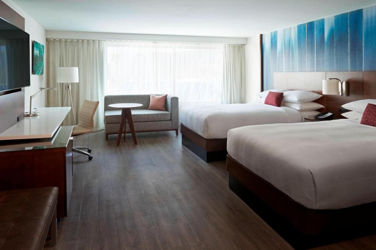 Toronto Marriott City Centre Hotel Екстериор снимка