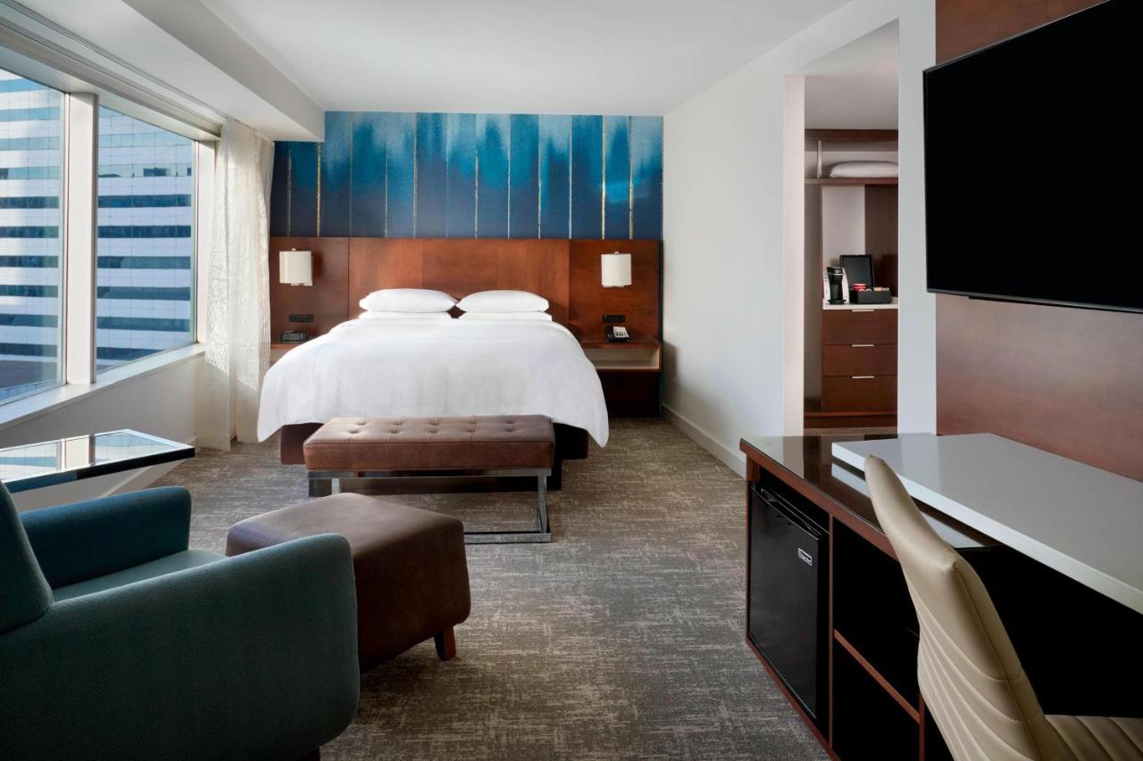 Toronto Marriott City Centre Hotel Екстериор снимка