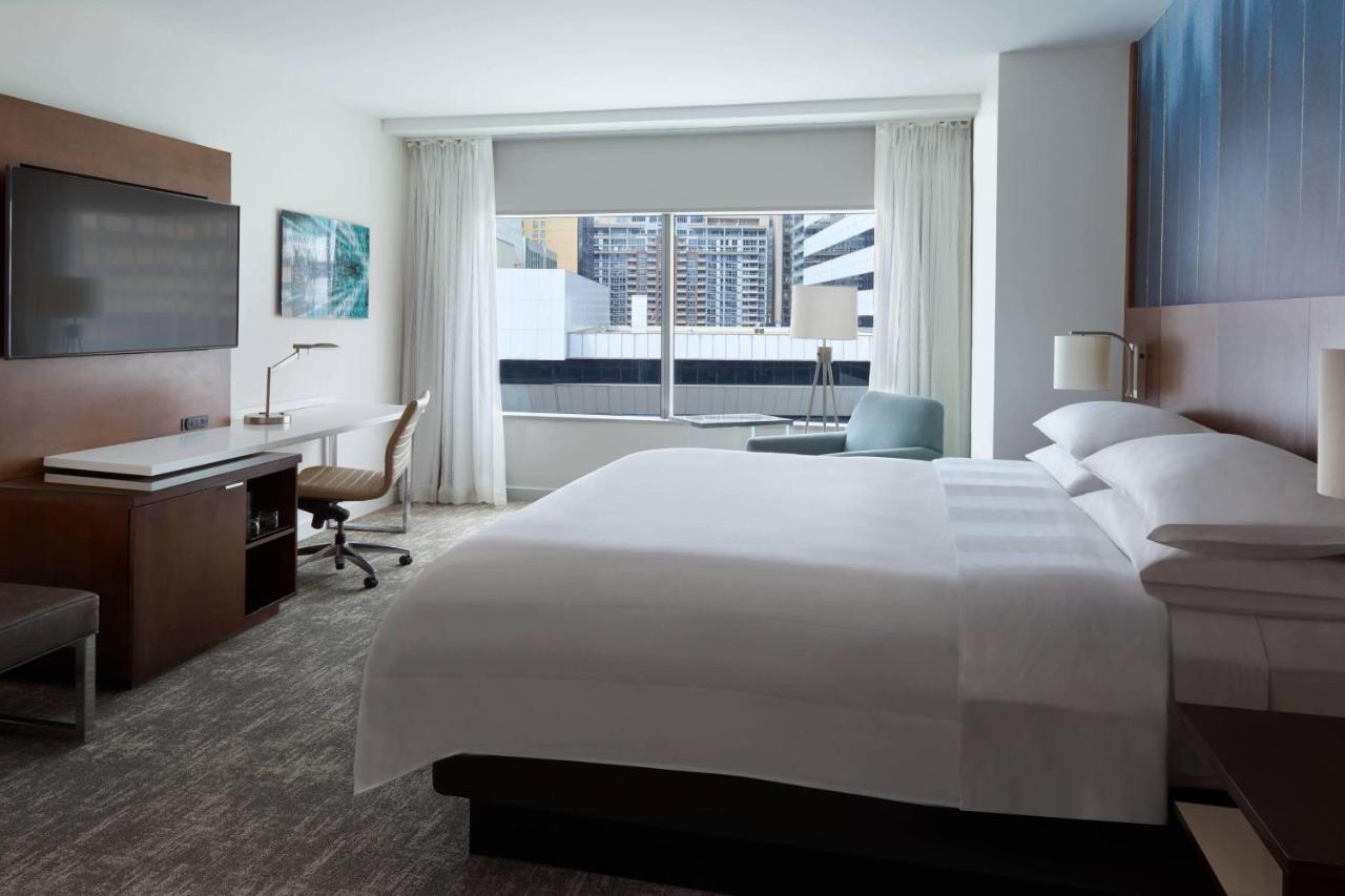 Toronto Marriott City Centre Hotel Екстериор снимка