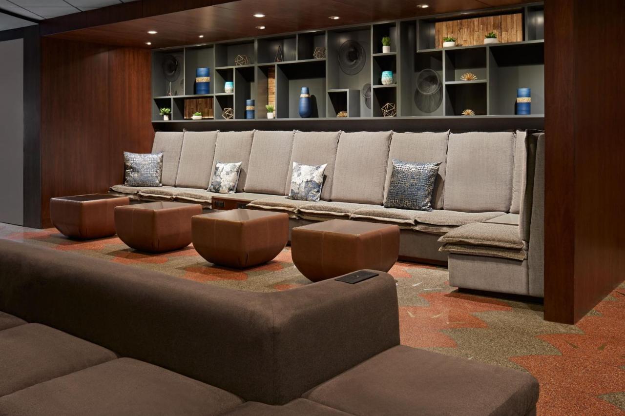 Toronto Marriott City Centre Hotel Екстериор снимка