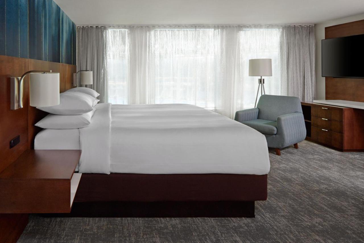 Toronto Marriott City Centre Hotel Екстериор снимка