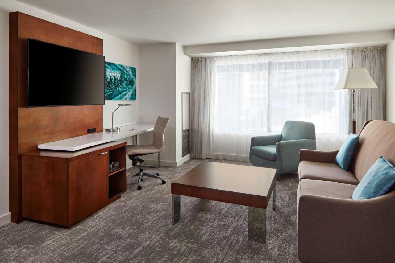 Toronto Marriott City Centre Hotel Екстериор снимка