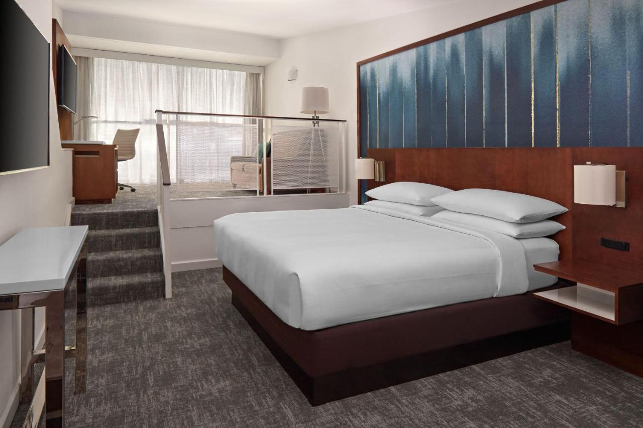 Toronto Marriott City Centre Hotel Екстериор снимка