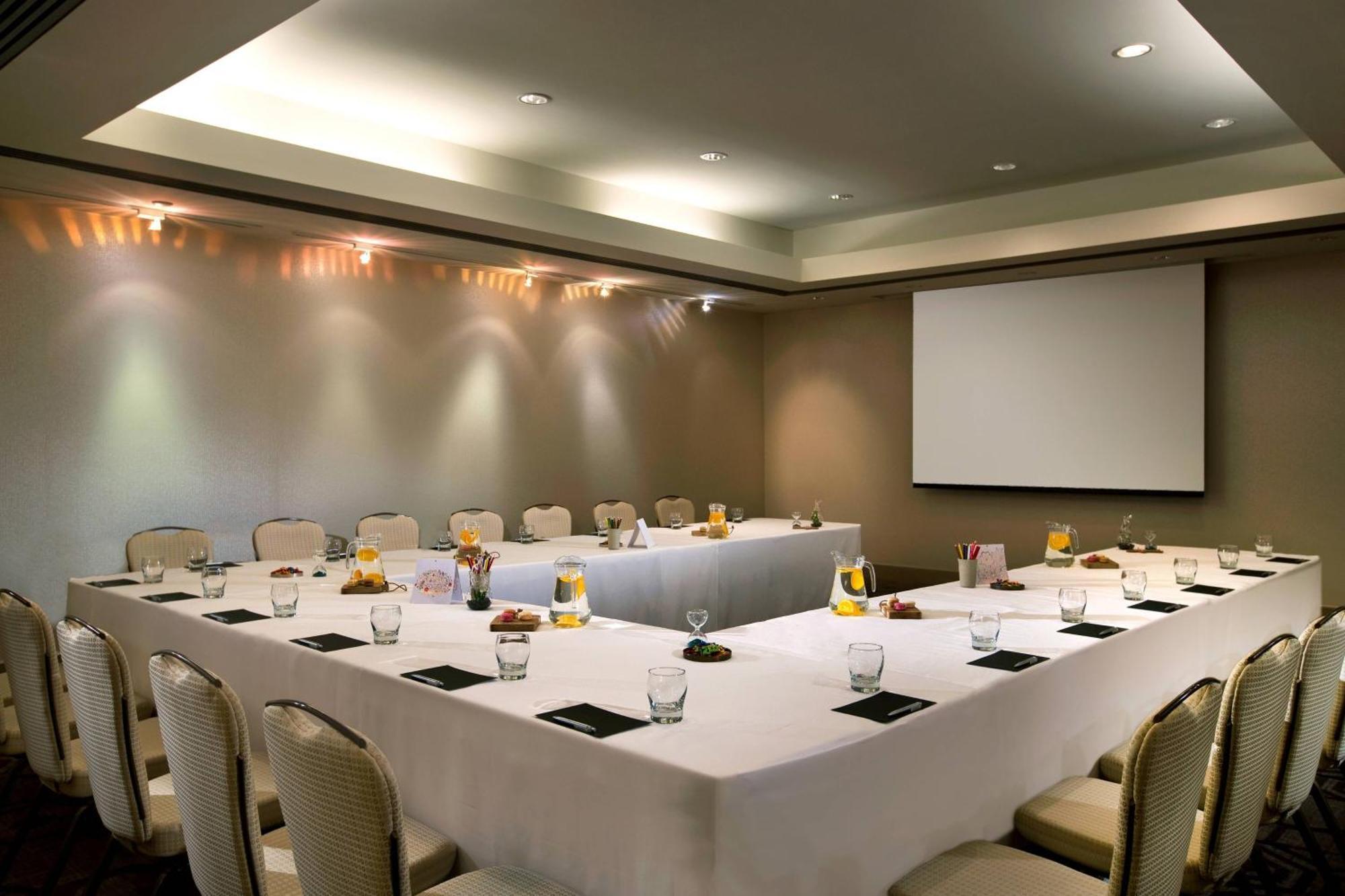 Toronto Marriott City Centre Hotel Екстериор снимка