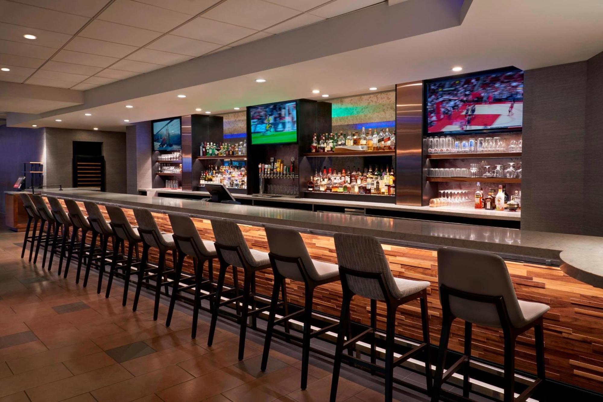 Toronto Marriott City Centre Hotel Екстериор снимка