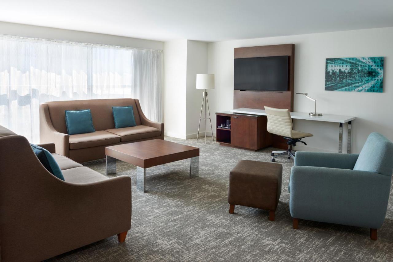 Toronto Marriott City Centre Hotel Екстериор снимка