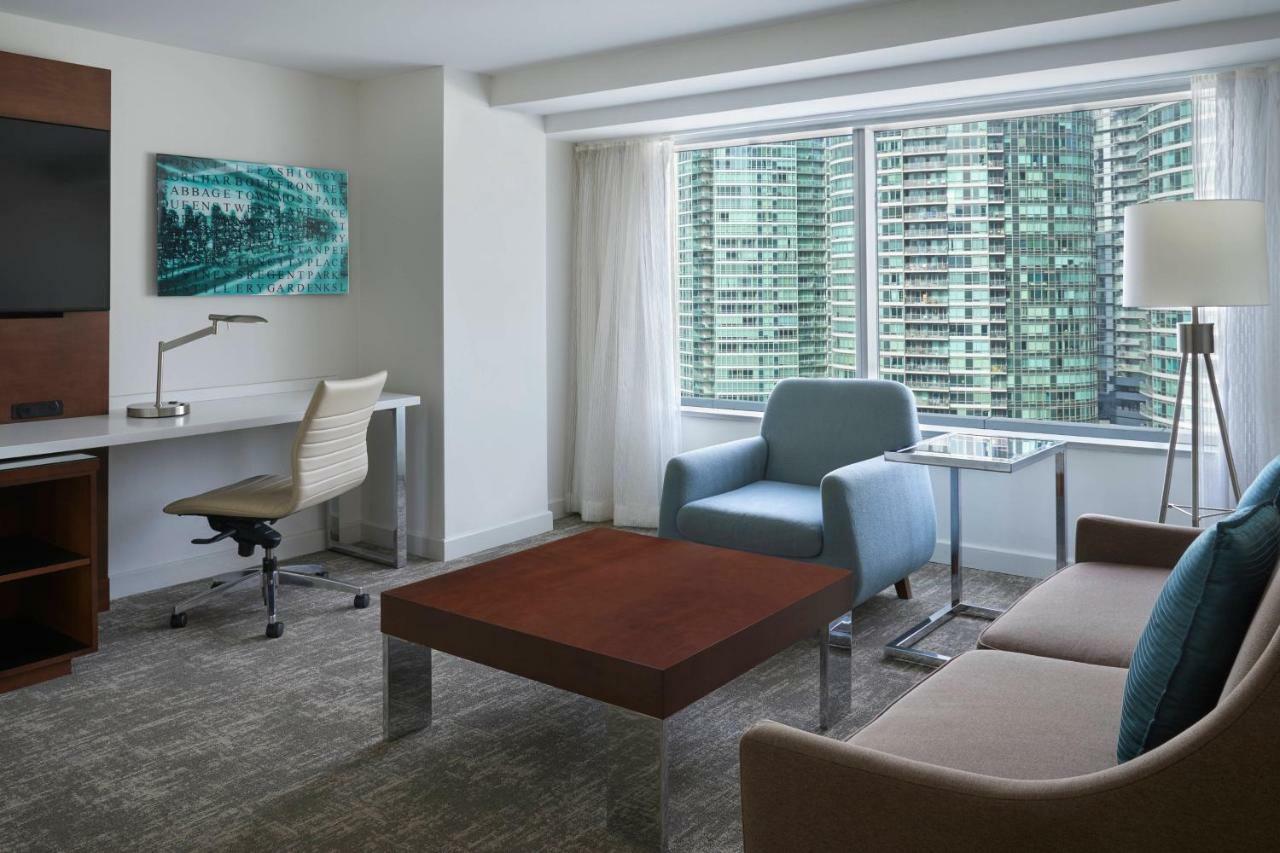 Toronto Marriott City Centre Hotel Екстериор снимка